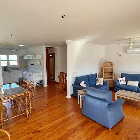 Mira - 3br With Panaromic Sea View * ダッチャ